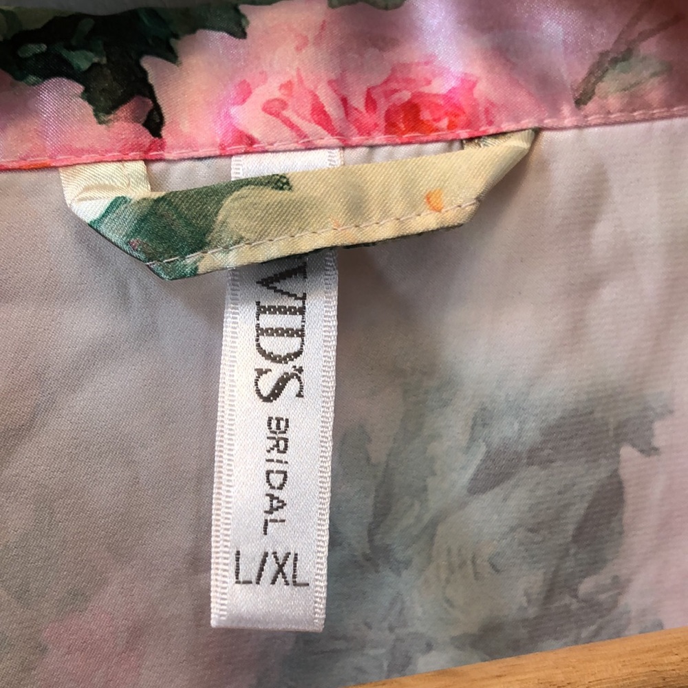 David’s Bridal Floral Robe - Picture 6 of 9